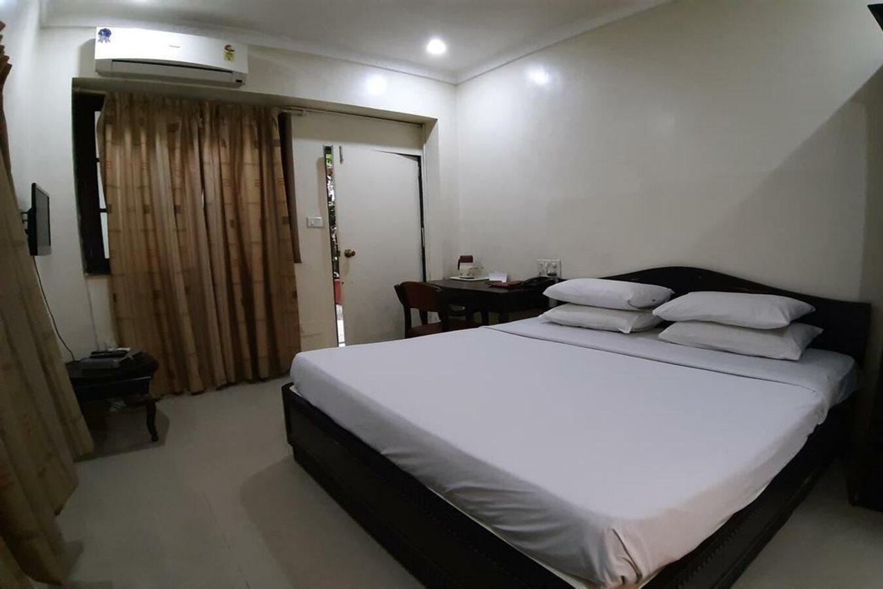 Hotel Ritz Poona Buitenkant foto