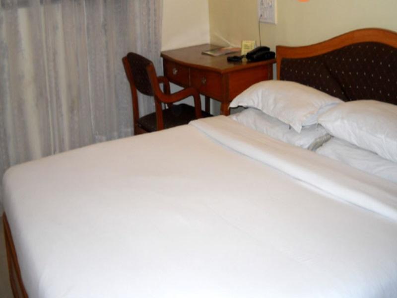 Hotel Ritz Poona Buitenkant foto