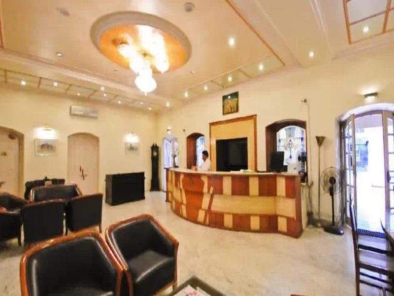 Hotel Ritz Poona Buitenkant foto