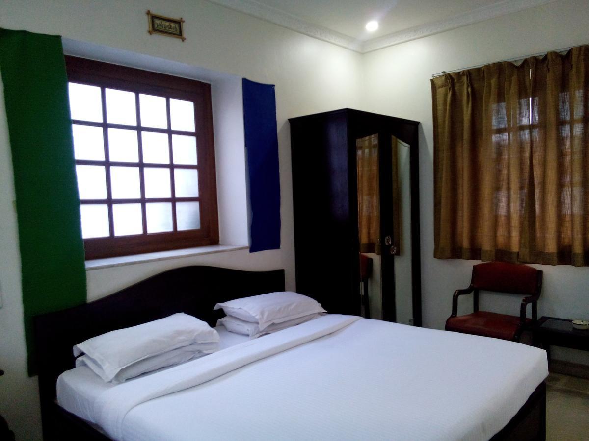 Hotel Ritz Poona Buitenkant foto