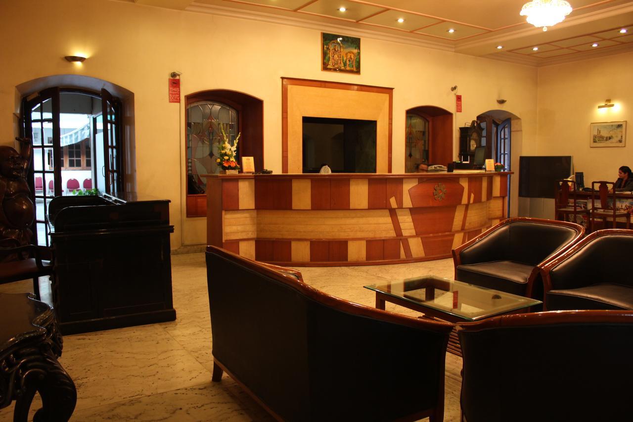 Hotel Ritz Poona Buitenkant foto