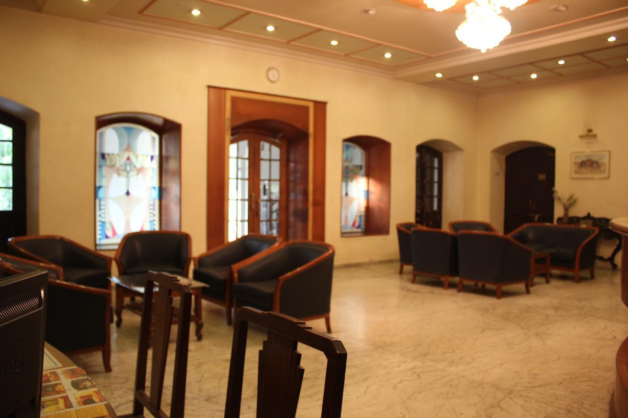 Hotel Ritz Poona Buitenkant foto