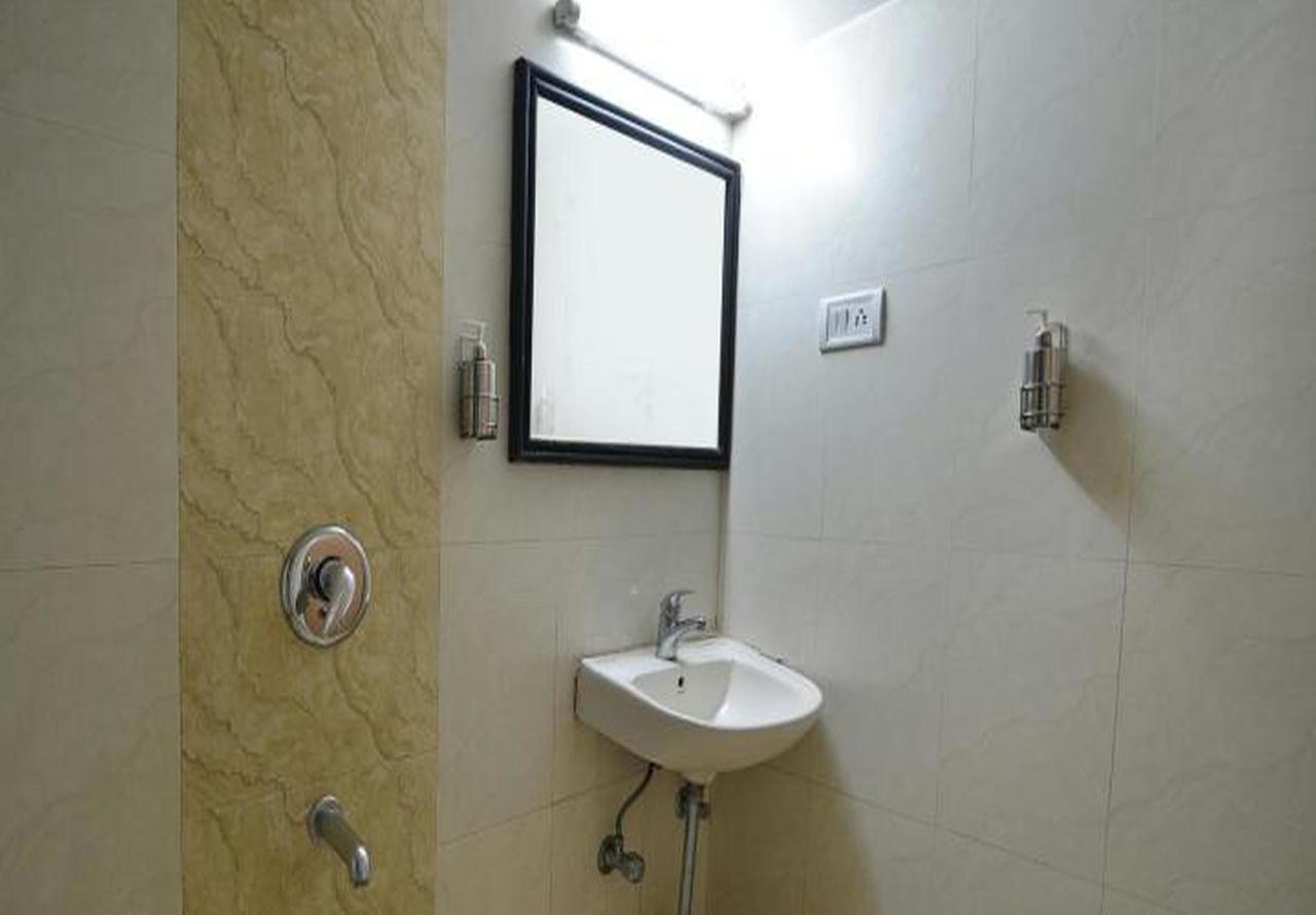 Hotel Ritz Poona Buitenkant foto
