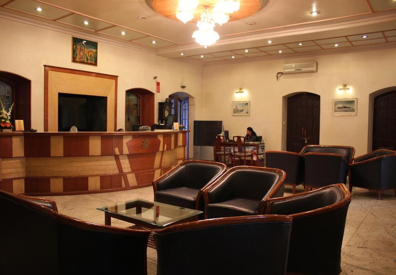 Hotel Ritz Poona Buitenkant foto