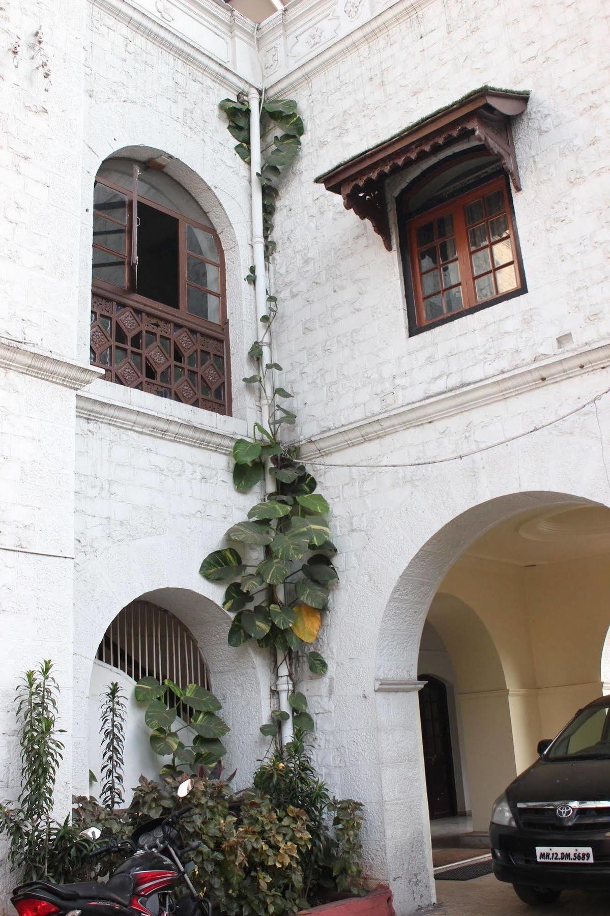 Hotel Ritz Poona Buitenkant foto