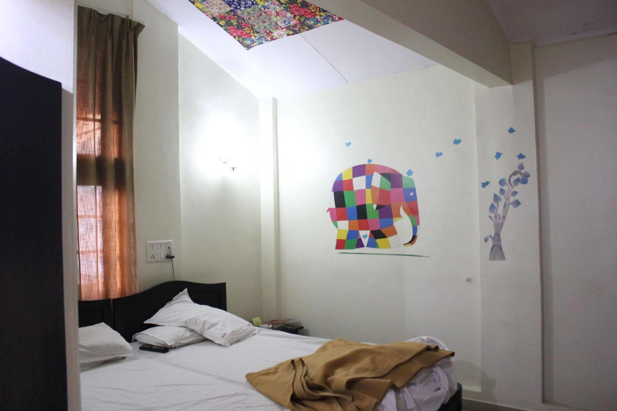 Hotel Ritz Poona Buitenkant foto