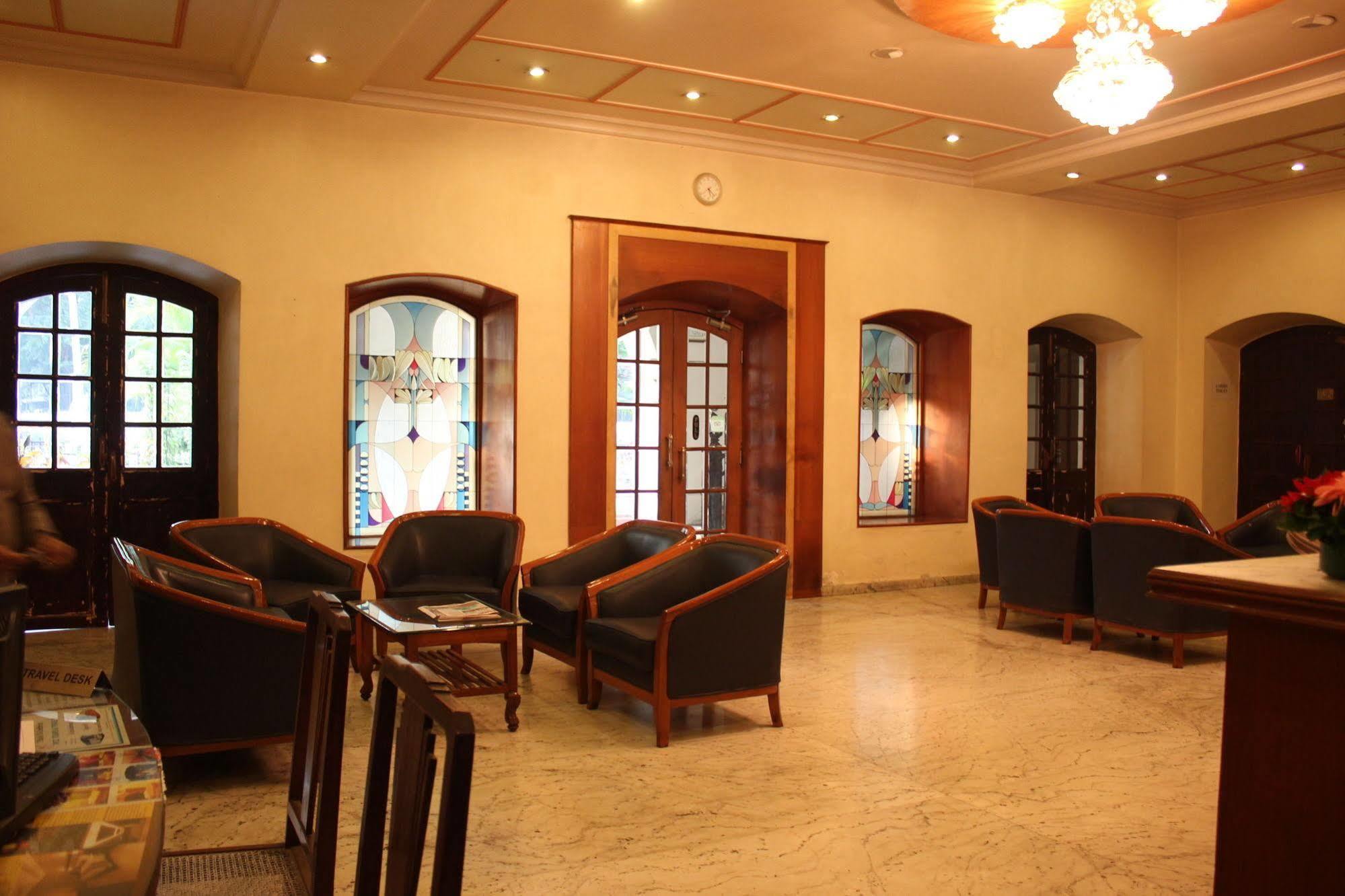 Hotel Ritz Poona Buitenkant foto