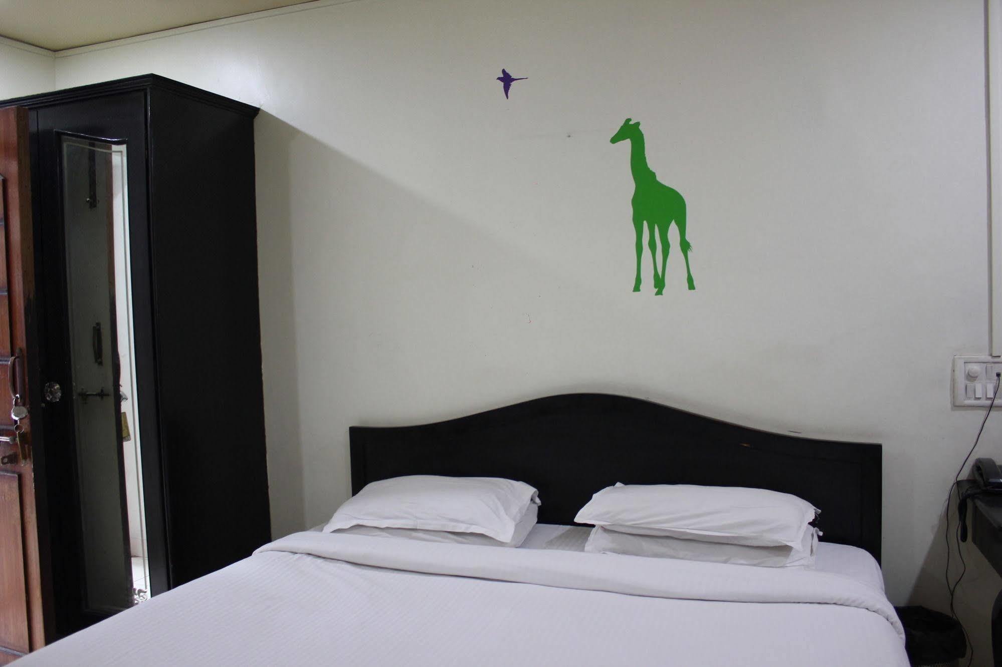 Hotel Ritz Poona Buitenkant foto