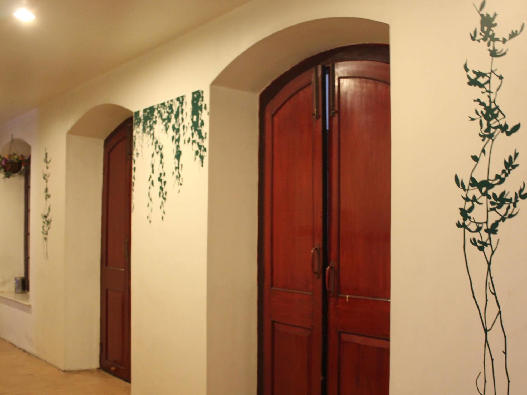 Hotel Ritz Poona Buitenkant foto